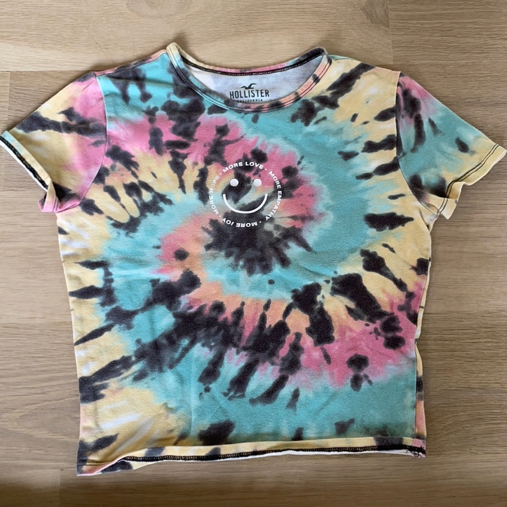 Tiedye Hollister cropped shirt